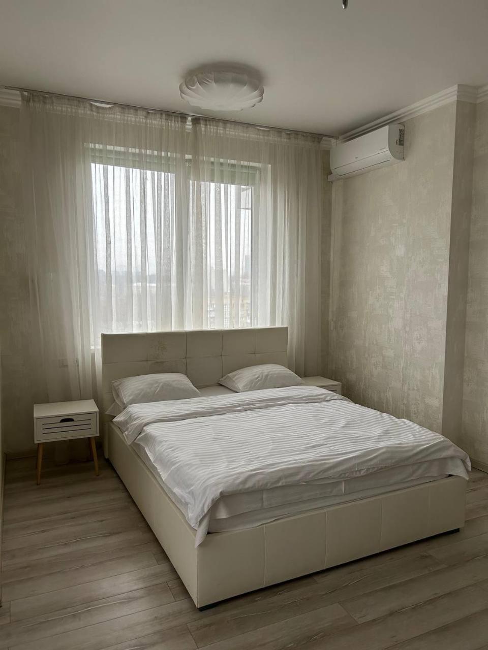 Apart Assistant On Smart Plaza Kyiv Exterior foto