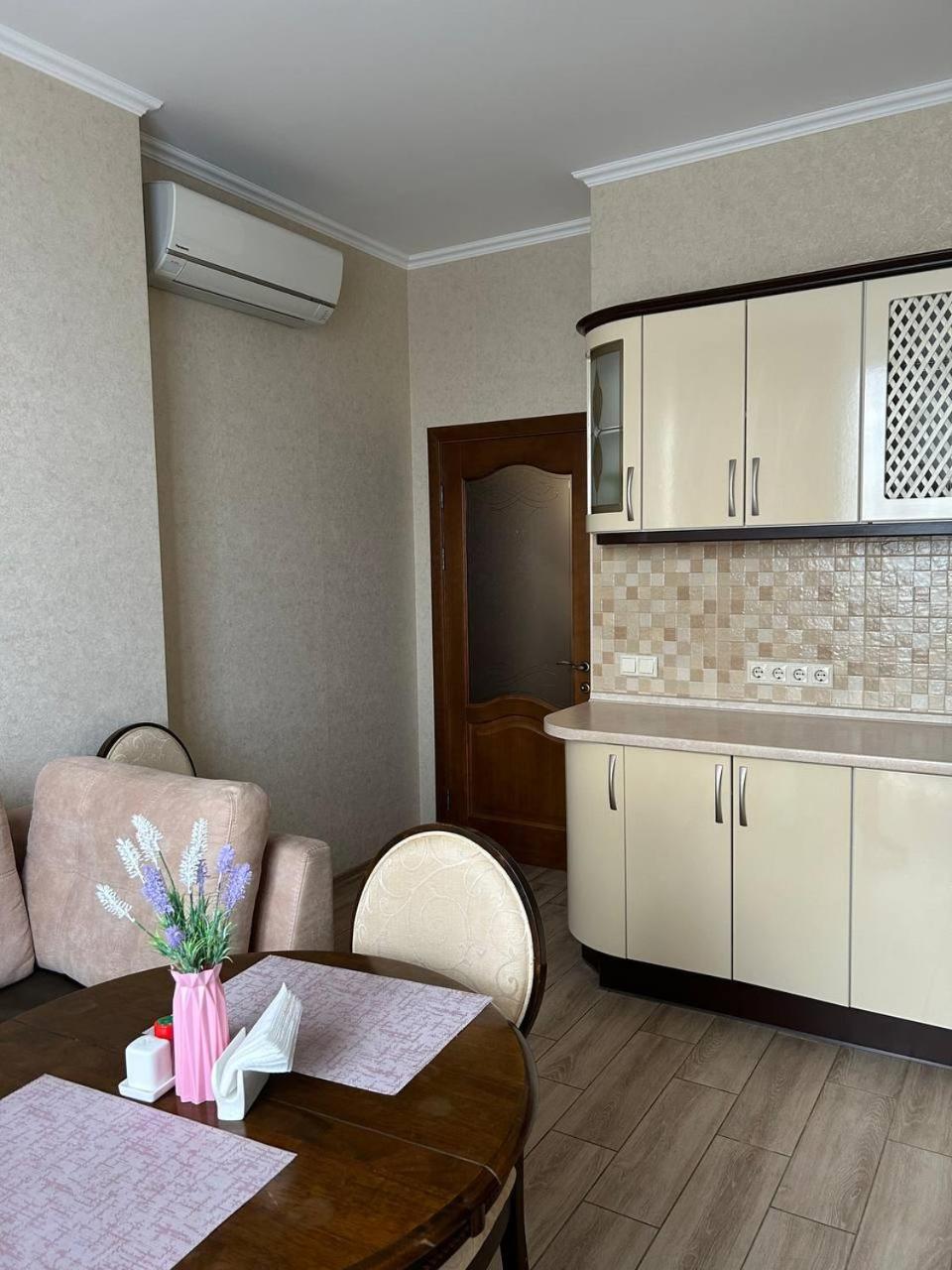 Apart Assistant On Smart Plaza Kyiv Exterior foto
